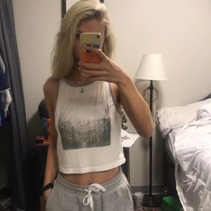Forever 21 Tops - Cute graphic cropped tank Forever 21 Tops - Cute graphic cropped tank